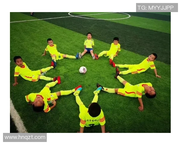 从幼年足球星成长之路看未来绿茵少年梦想与拼搏力量