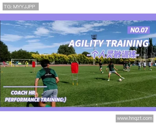 足球星交叉步技巧解析与实战应用提升运动员技术水平的训练方法 足球星交叉步技巧解析与实战应用提升运动员技术水平的训练方法